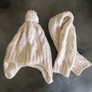 Baby hat and scarf